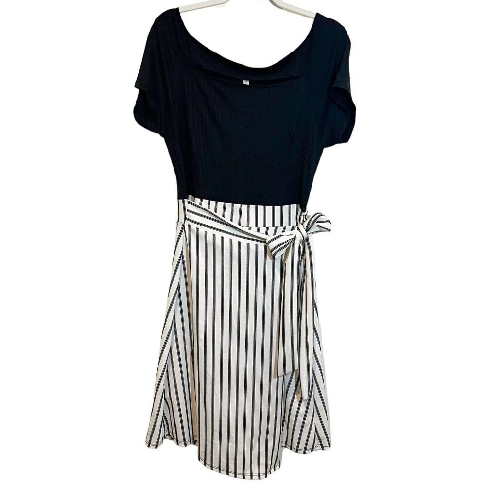 Find Me Plus Dress Size 1XL Striped Layered Short Sleeve‎ Peekaboo Front Midi